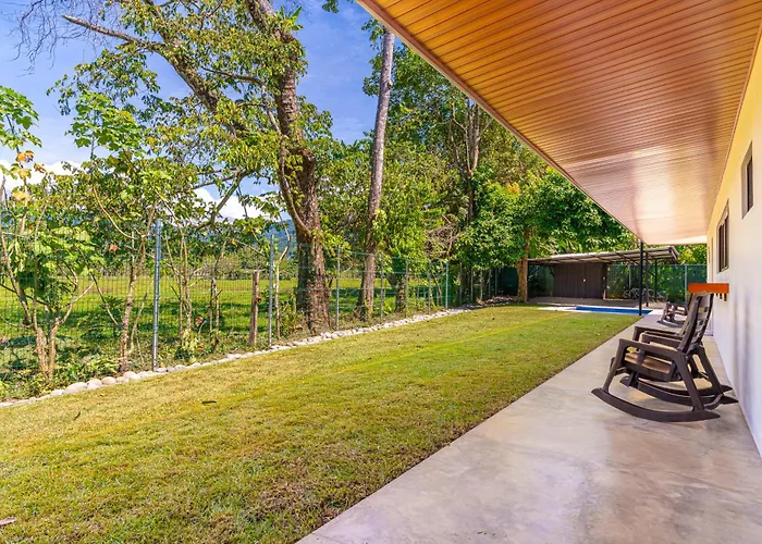 Luxury 2 Bedroom, Walking Distance To Beach